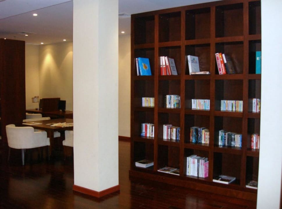 Czytelnia Radisson Blu Resort Fujairah