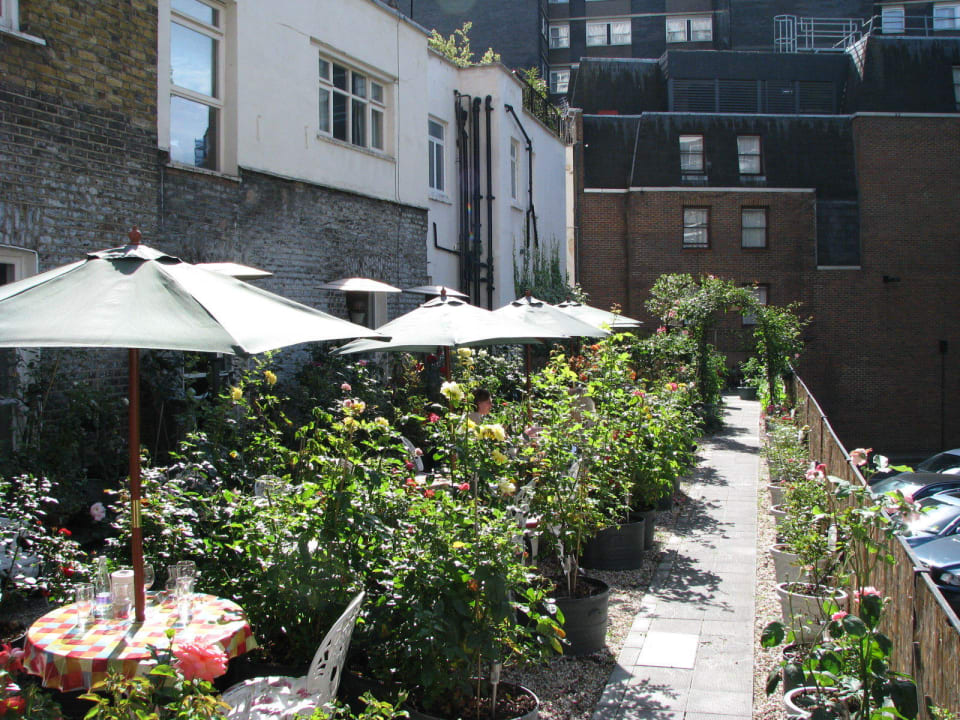 Terrasse & Kräutergarten Elizabeth Hotel