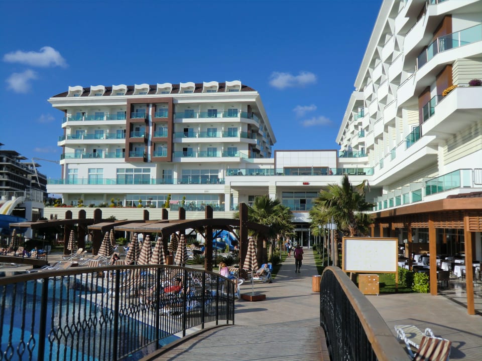 Blick vom Pool Adalya Ocean Deluxe