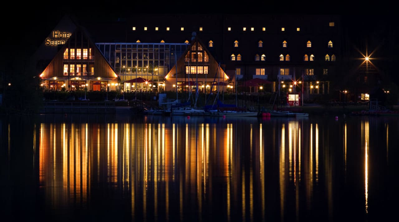 Hotel bei Nacht Strandhotel Seehof