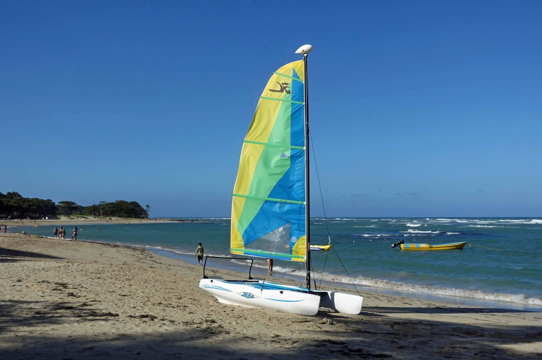 Endlose Strandwanderungen sind möglich Iberostar Waves Costa Dorada