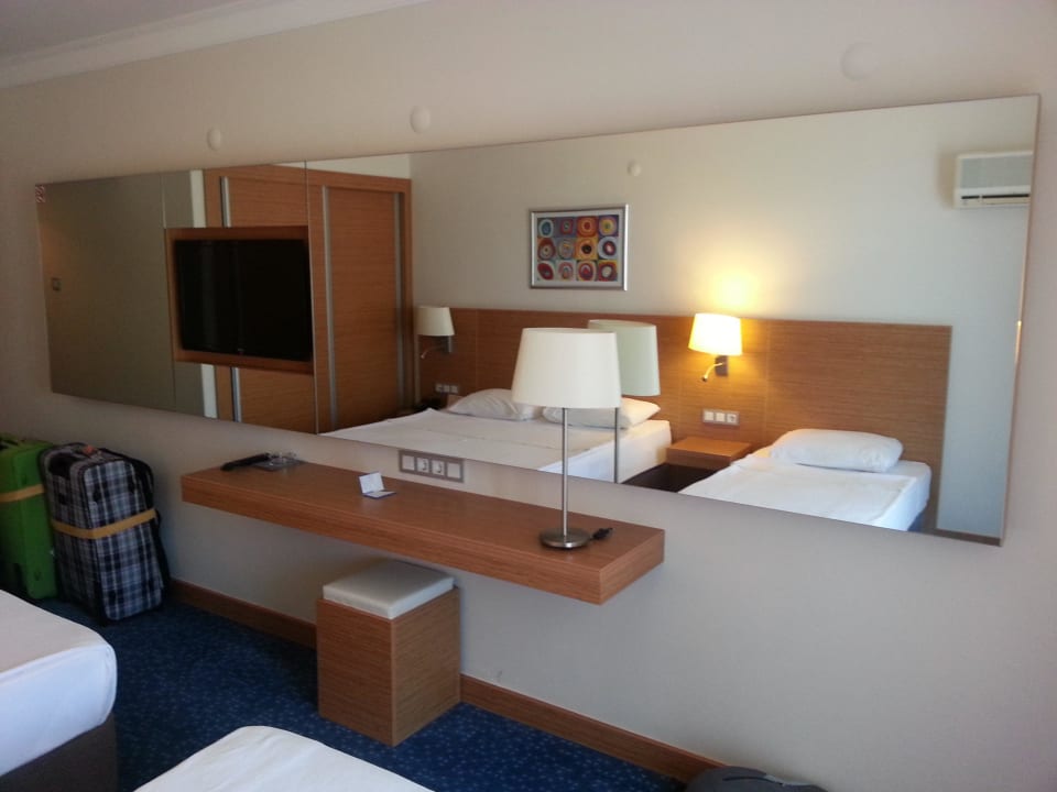 Fast 4 m langer Spiegel Hotel Grand Efe