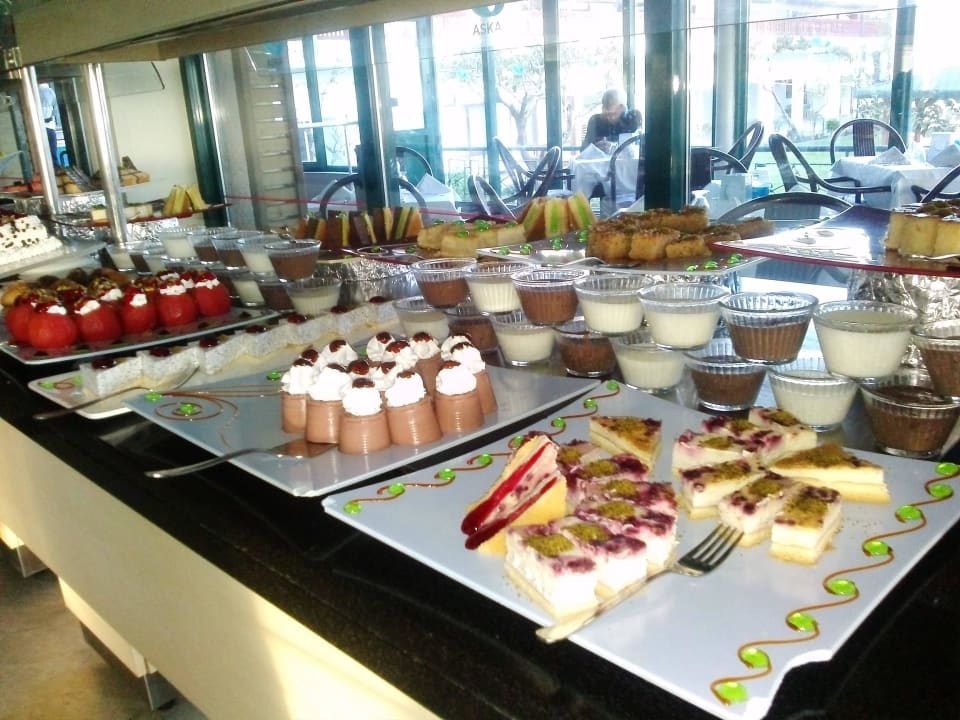 Kuchen Büffe Aska Hotel Just in Beach