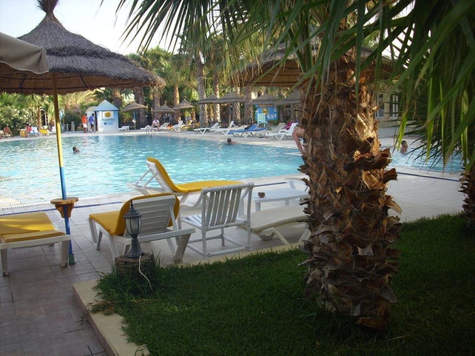Pool für die "großen" mit Kinderbecken am Rand The Ksar Djerba Charming Hotel & SPA