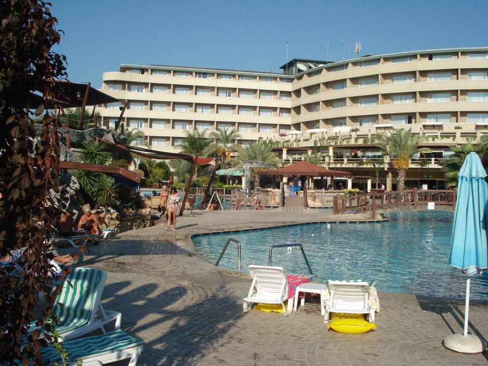 Reastaurant/Pool Armas Pemar Beach