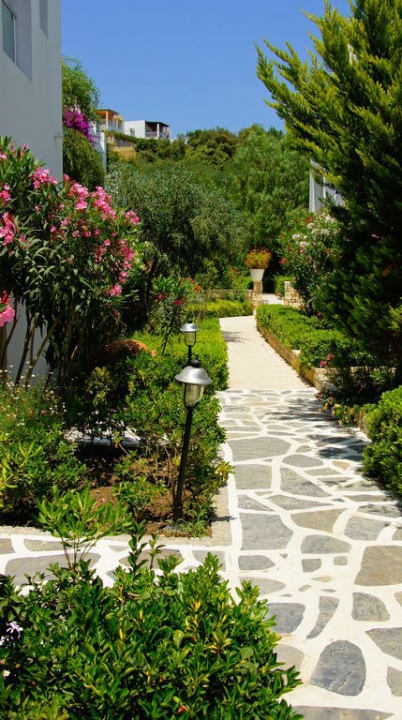 Zwischen den Gebäuden Salmakis Resort & Spa