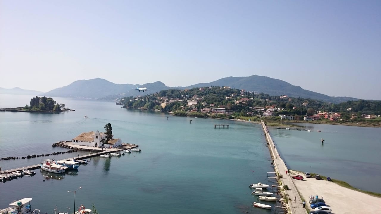 Widok ze wzgórza - wyjście przy hotelu Corfu Holiday Palace Hotel