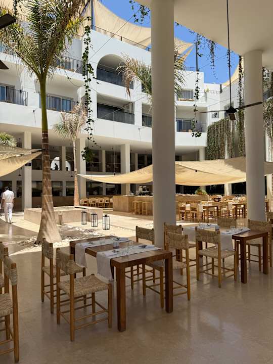 Gastro Serry Beach Resort