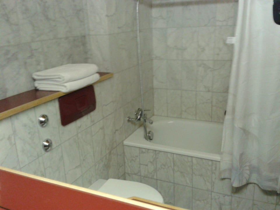 Dusche mit Vorhang Hostellerie am Schwarzsee