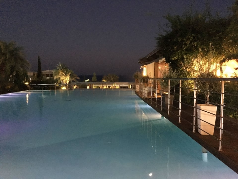 Blick vom Restaurant zum Pool und Meer Aquagrand Artistic Luxury Beach Resort - Adults only