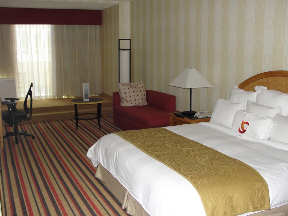 Schönes Grosses Zimmer mit Balkon Crowne Plaza Midtown