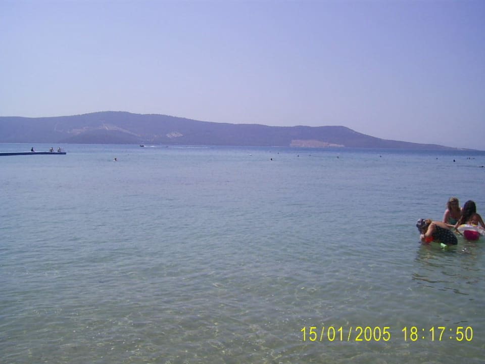 Die Umgebung vom Strand aus Hotel The Holiday Resort