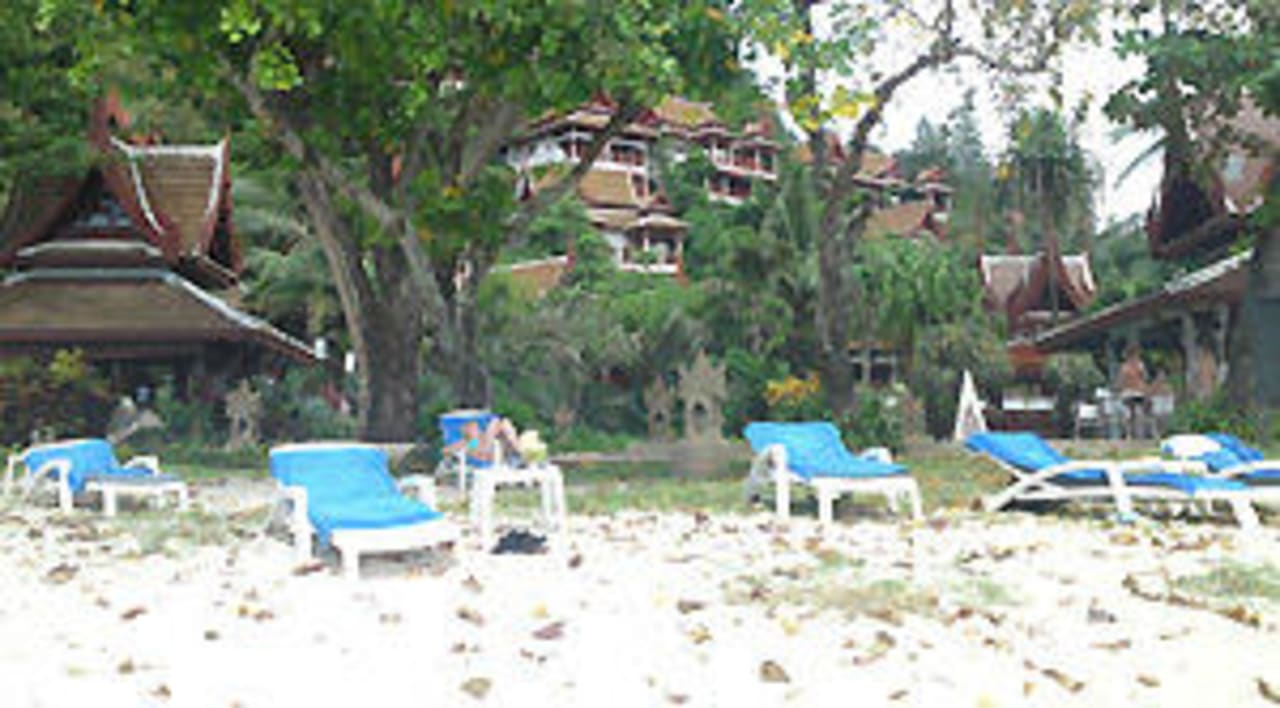 Müll am Strand Thavorn Beach Village Resort & Spa
