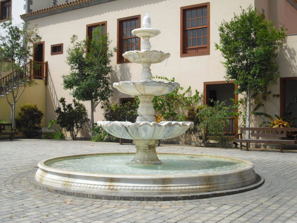 Brunnen vor dem Eingang zur Rezeption Lopesan Villa del Conde Resort & Thalasso
