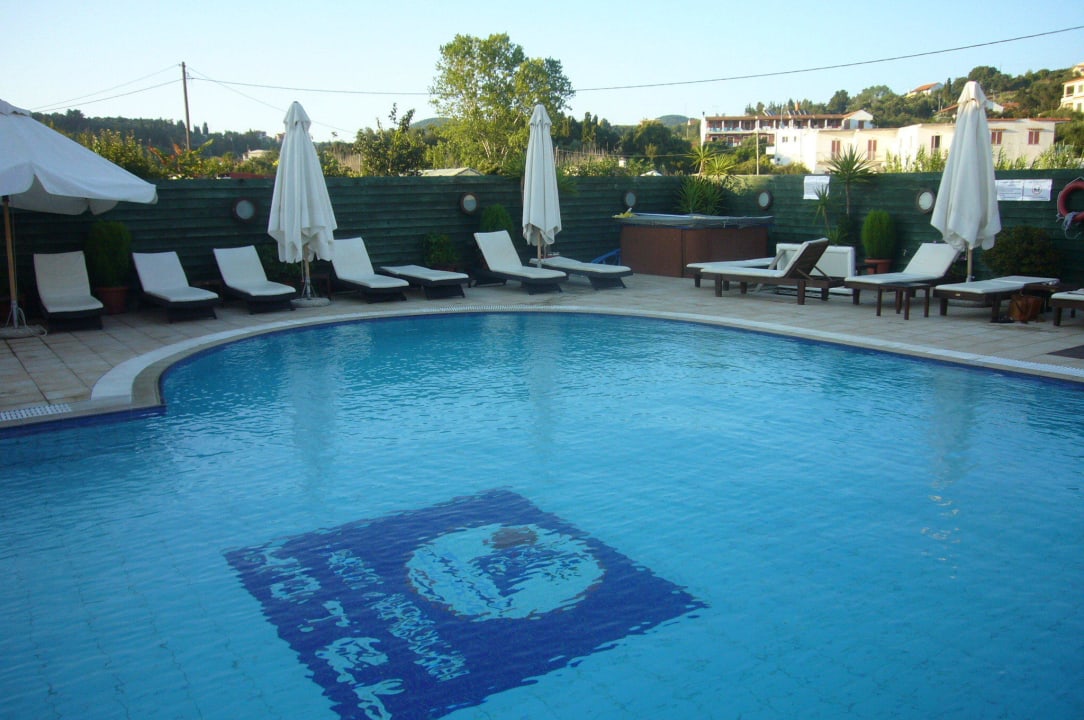 Swimming pool Hotel AKTI Arilla