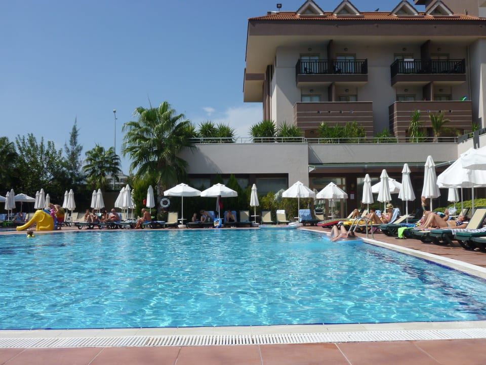 Einer der 3 oder 4 Pools Hane Family Resort