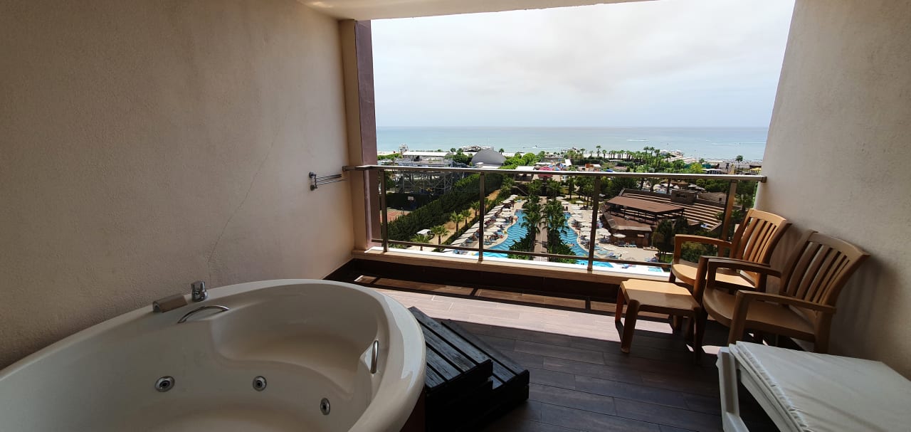 Zimmer Saturn Palace Resort Hotel