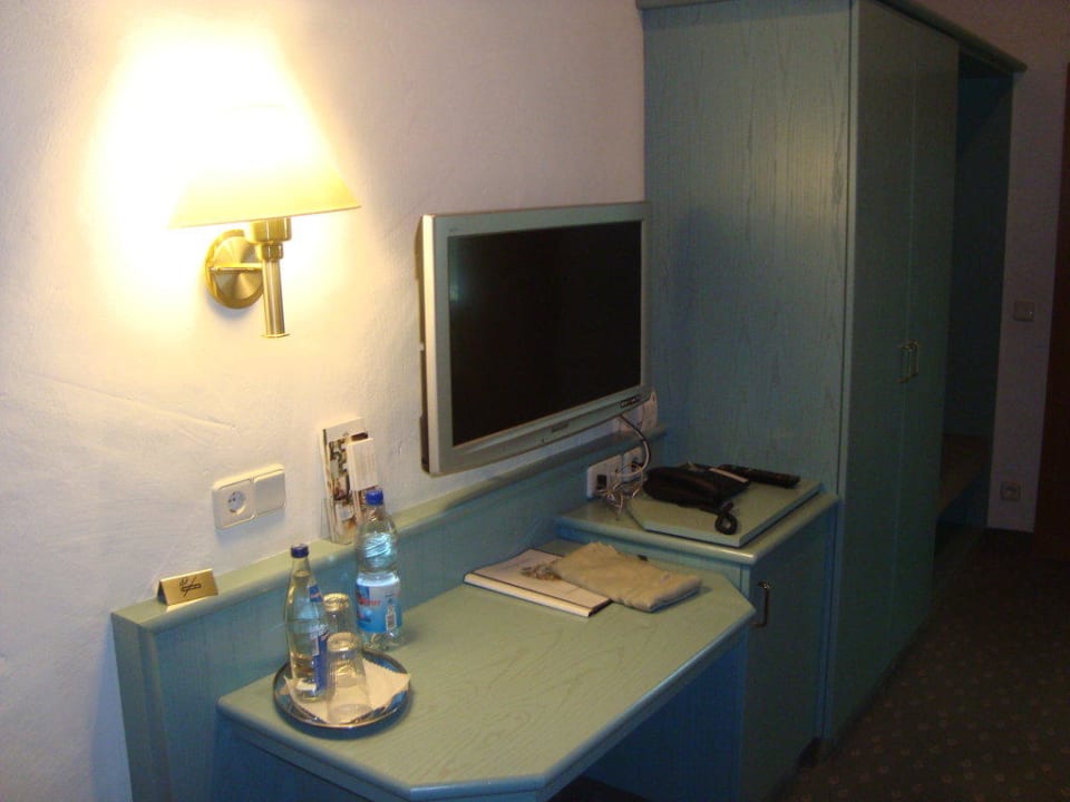 Schrank, Sideboard & Flachbildschirm Landgasthof Rittmayer