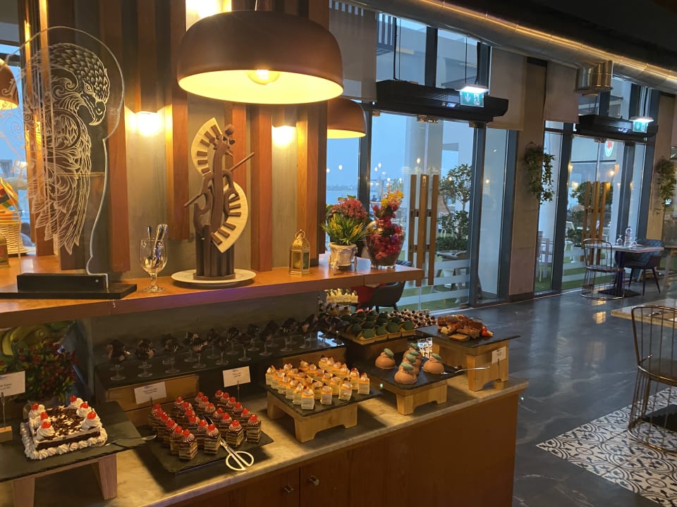 Gastro C Central Hotel and Resort The Palm