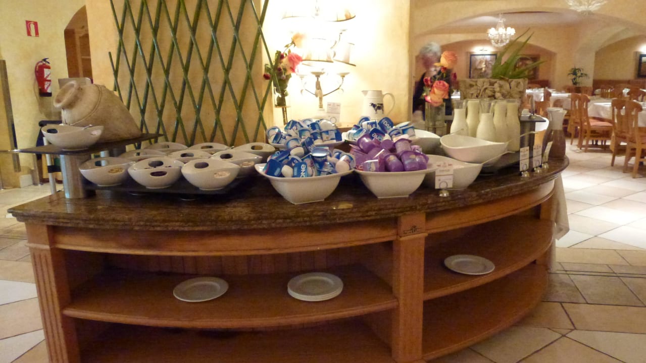Joghurtauswahl beim Frühstück  Sheraton Fuerteventura Golf & Spa Resort