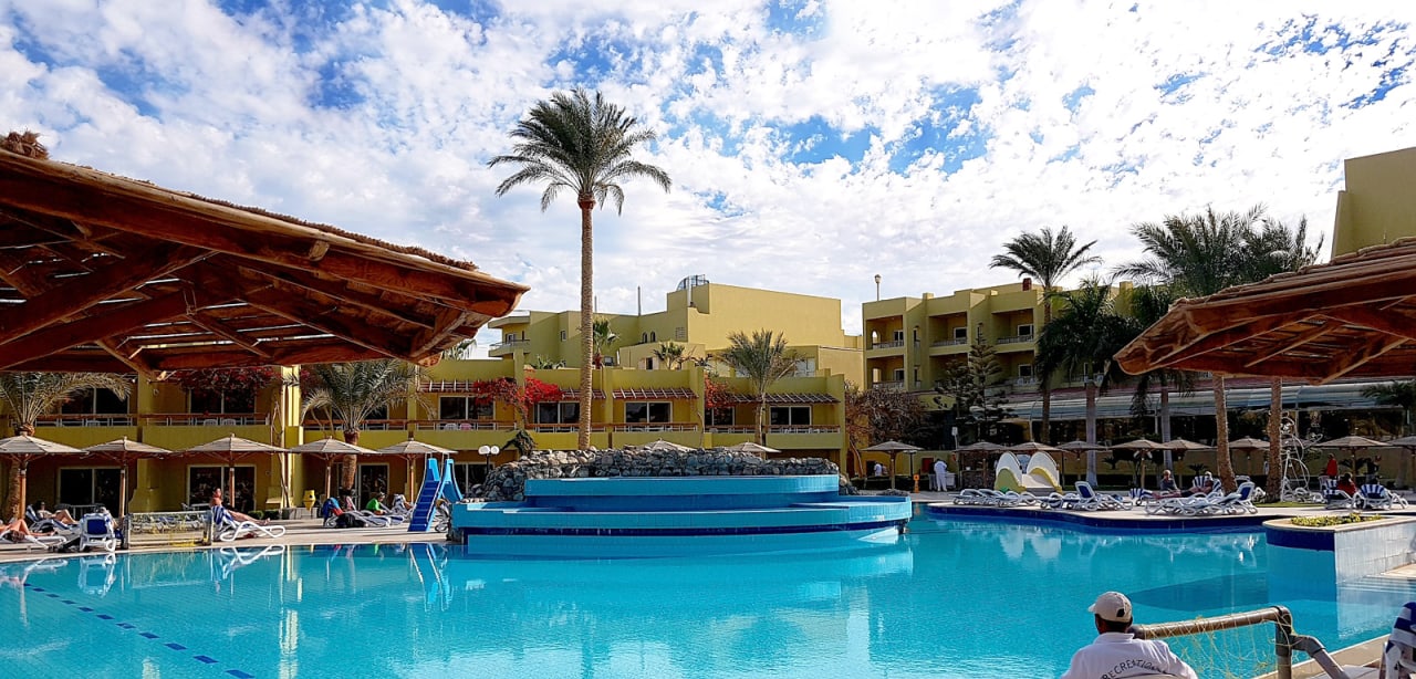 Pool Palm Beach Resort