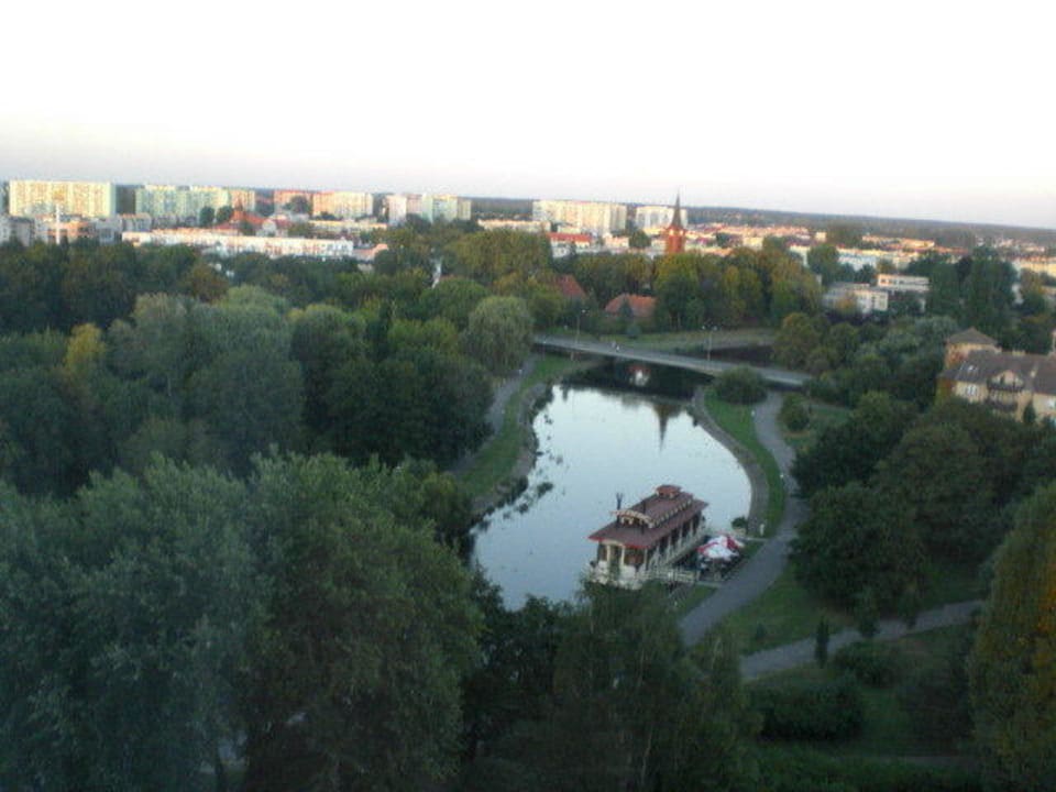 Ausblick auf die Hotelrückseite Hotel Gromada Piła