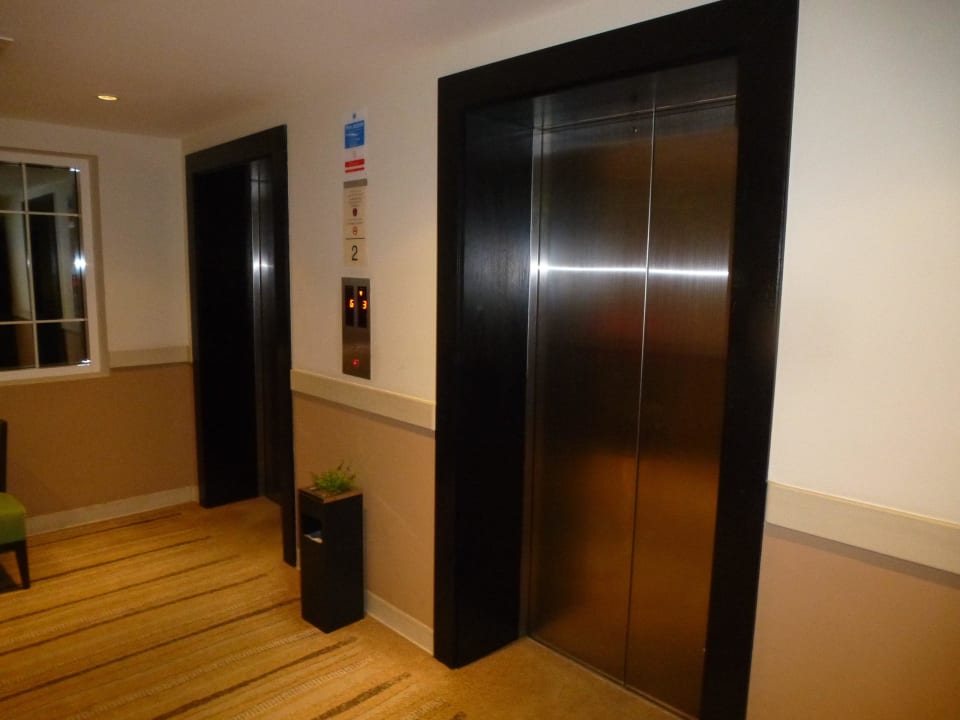 Fahrstuhletage Hotel Holiday Inn Express Jumeirah