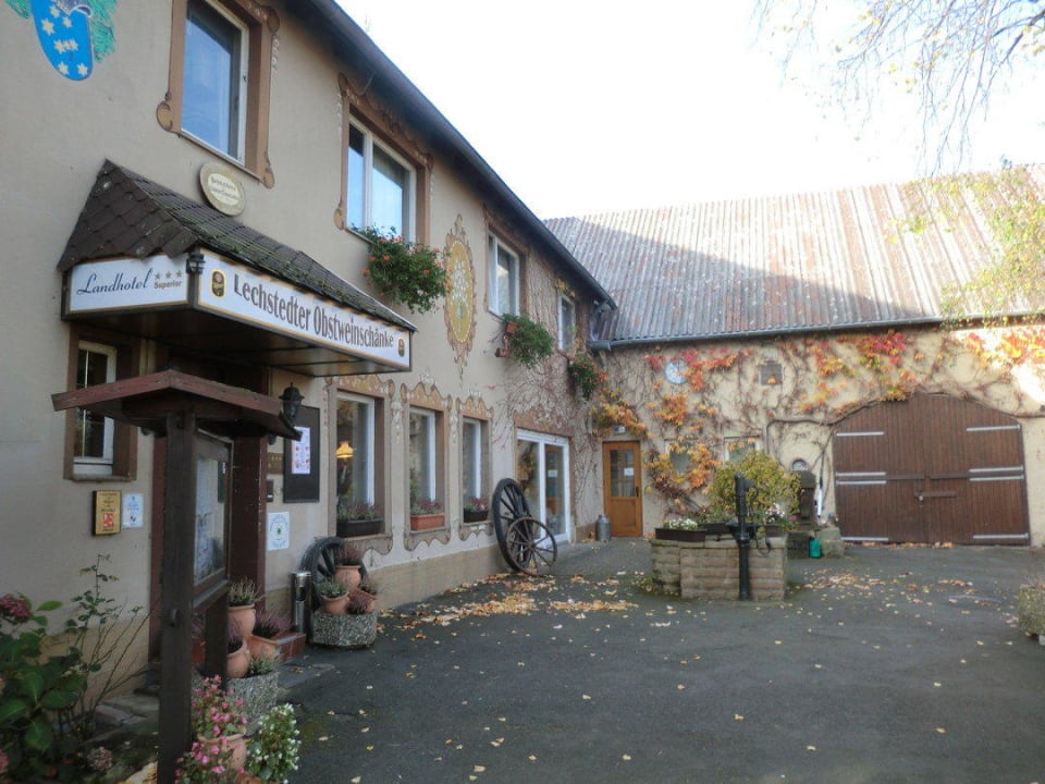 Hoteleingang Landhotel Lechstedter Obstweinschänke