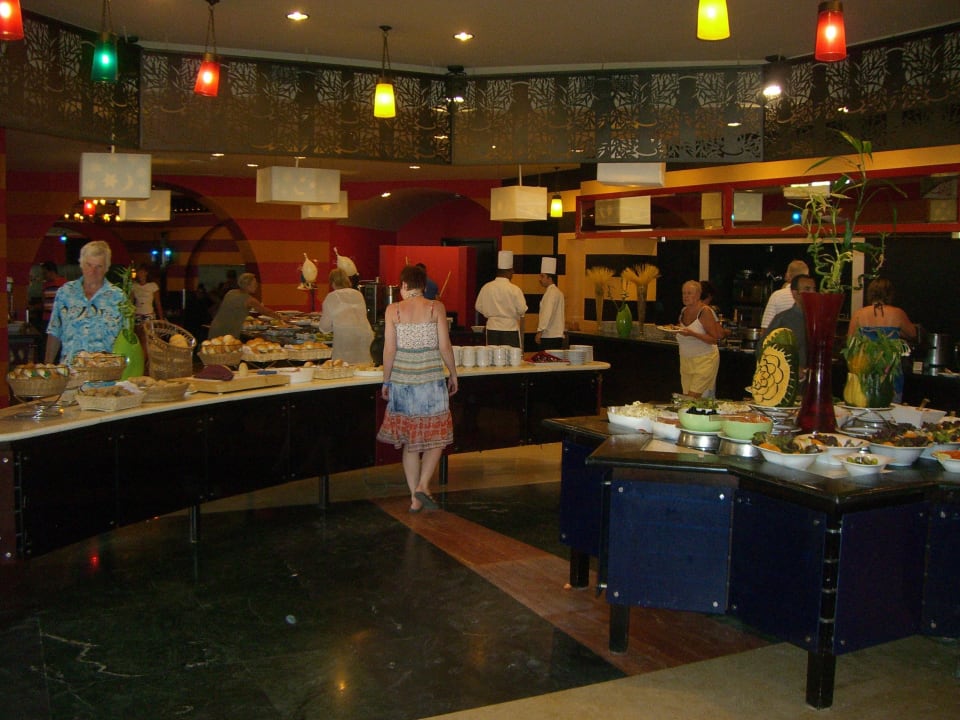 Frühstücksbuffet im Speiseraum Hotel Mercure Hurghada