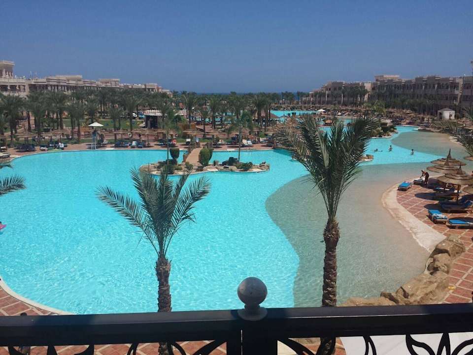 Ausblick auf die Poolanlage Richtung Meer Pickalbatros Palace Resort