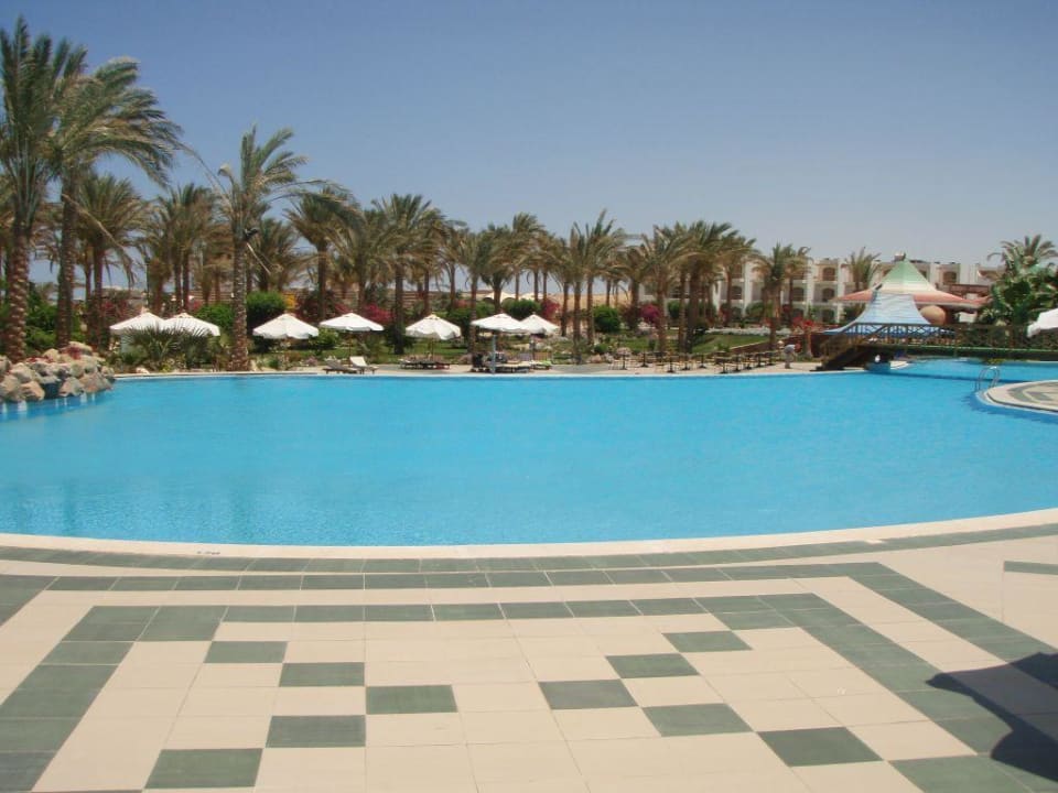 Pool Brayka Bay Resort