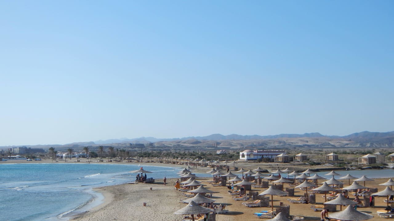 Langer Strandbereich Three Corners Equinox Beach Resort