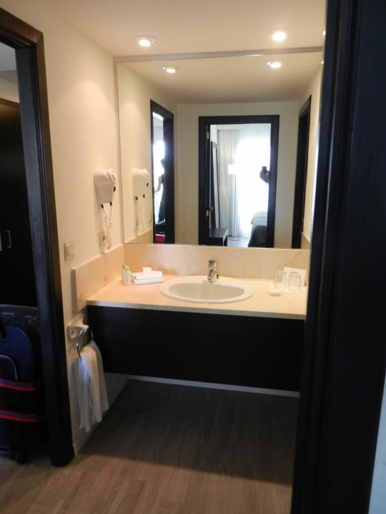 Waschbecken, außerhalb vom Bad Prinsotel La Dorada