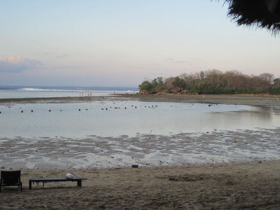 Strand bei Ebbe Paradisus by Melia Bali