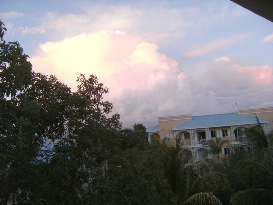 Ausblick von unserem DZ zur nächsten Hotelanlage Hotel Riu Playacar