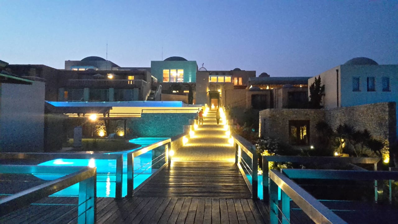 Ansicht Meerseite abends Atlantica Belvedere Resort