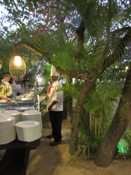 Im Junglerestaurant Dreams La Romana Resort & Spa