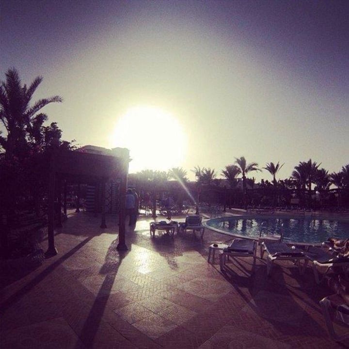 Вечер у бассейна в Reviera Riviera Aqua Park Resort