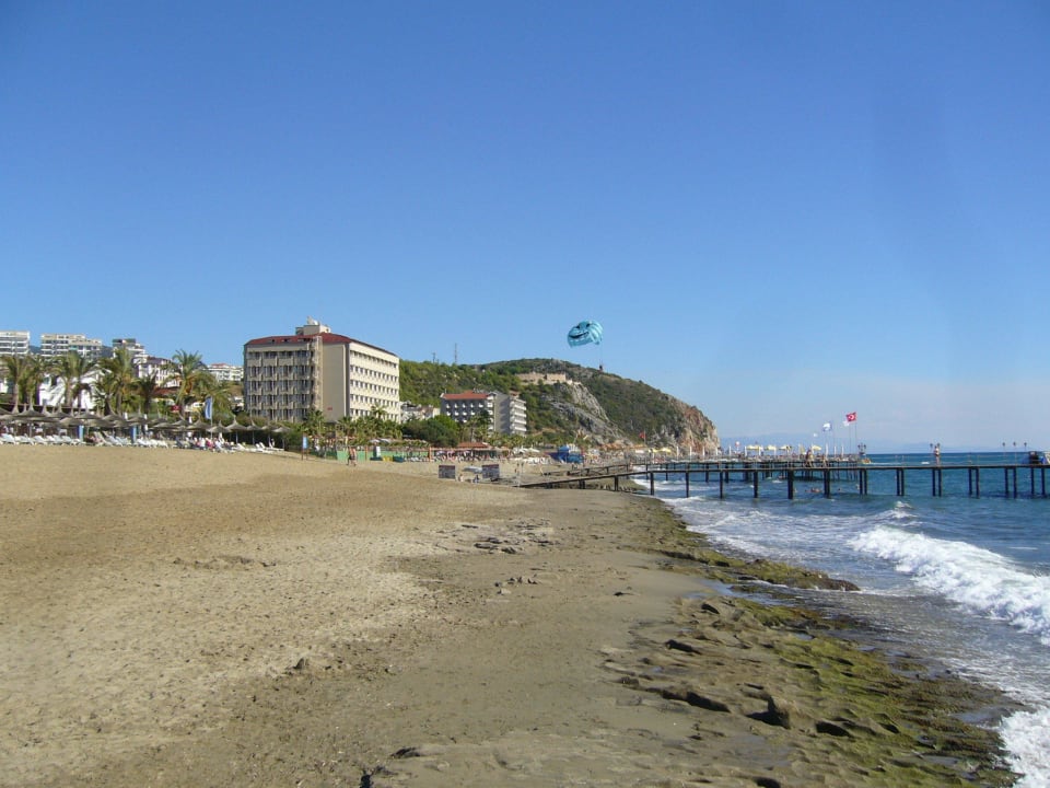 Am Wasserrand felsig Quattro Beach Spa & Resort