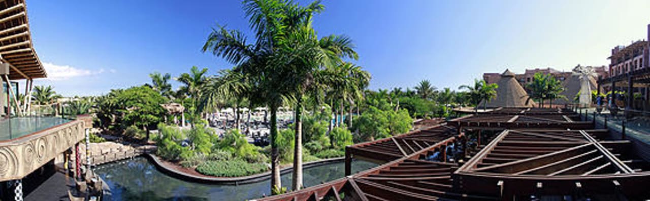 Panoramablick auf die Gartenanlage Lopesan Baobab Resort