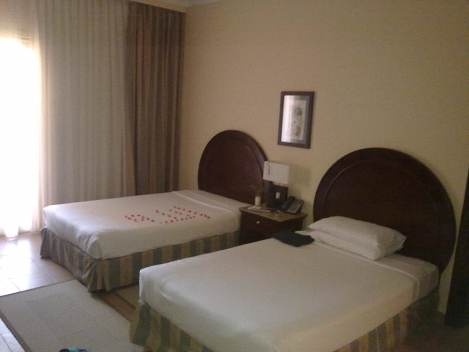 Bequeme Betten in Zimmer 6105 Stella Beach Resort & Spa Makadi Bay