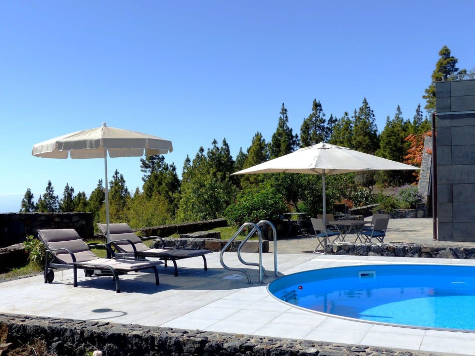 Pool, Gartenmöbel und Schirme Villa Atlantico