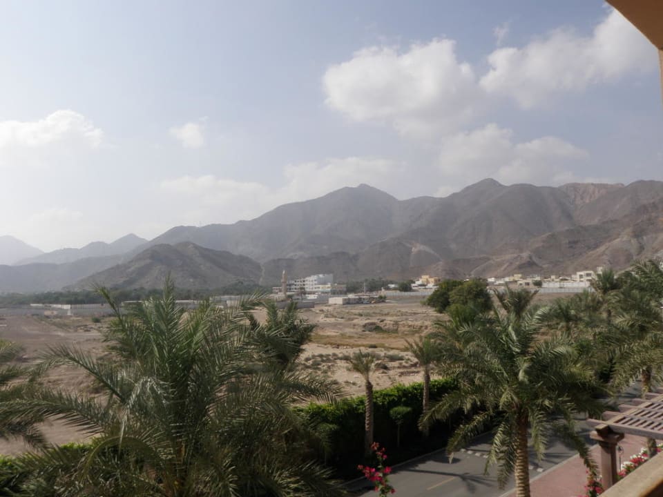 Ausblick in die Berge Miramar Al Aqah Beach Resort