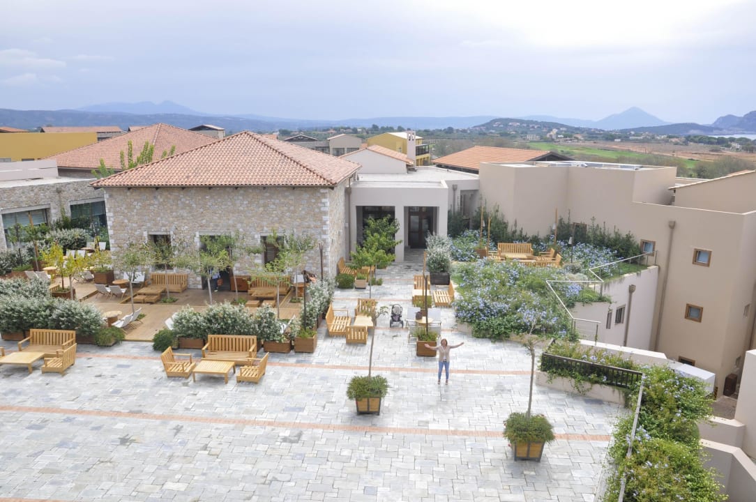 Bar bei der Lobby / Hotelanlage The Westin Resort Costa Navarino