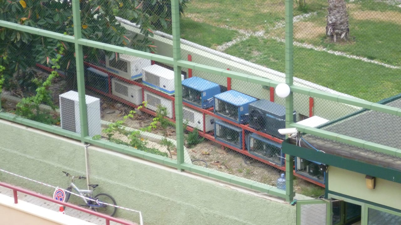 Meerblick mit Aggregatgeräuschen Bella Resort & Spa