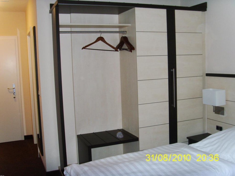 Schrank/Garderobe  Landgasthof Struckum