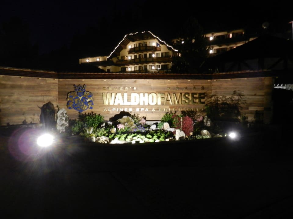Ebners Waldhof - bei Nacht - 1 Waldhof Fuschlsee Resort