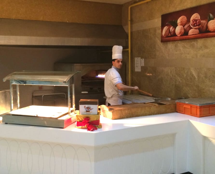 Pizzabäcker: Immer alles frisch und knusprig Hane Family Resort