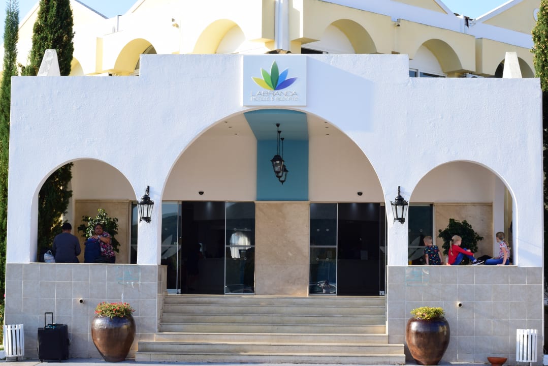 Außenansicht Sandy Beach Resort