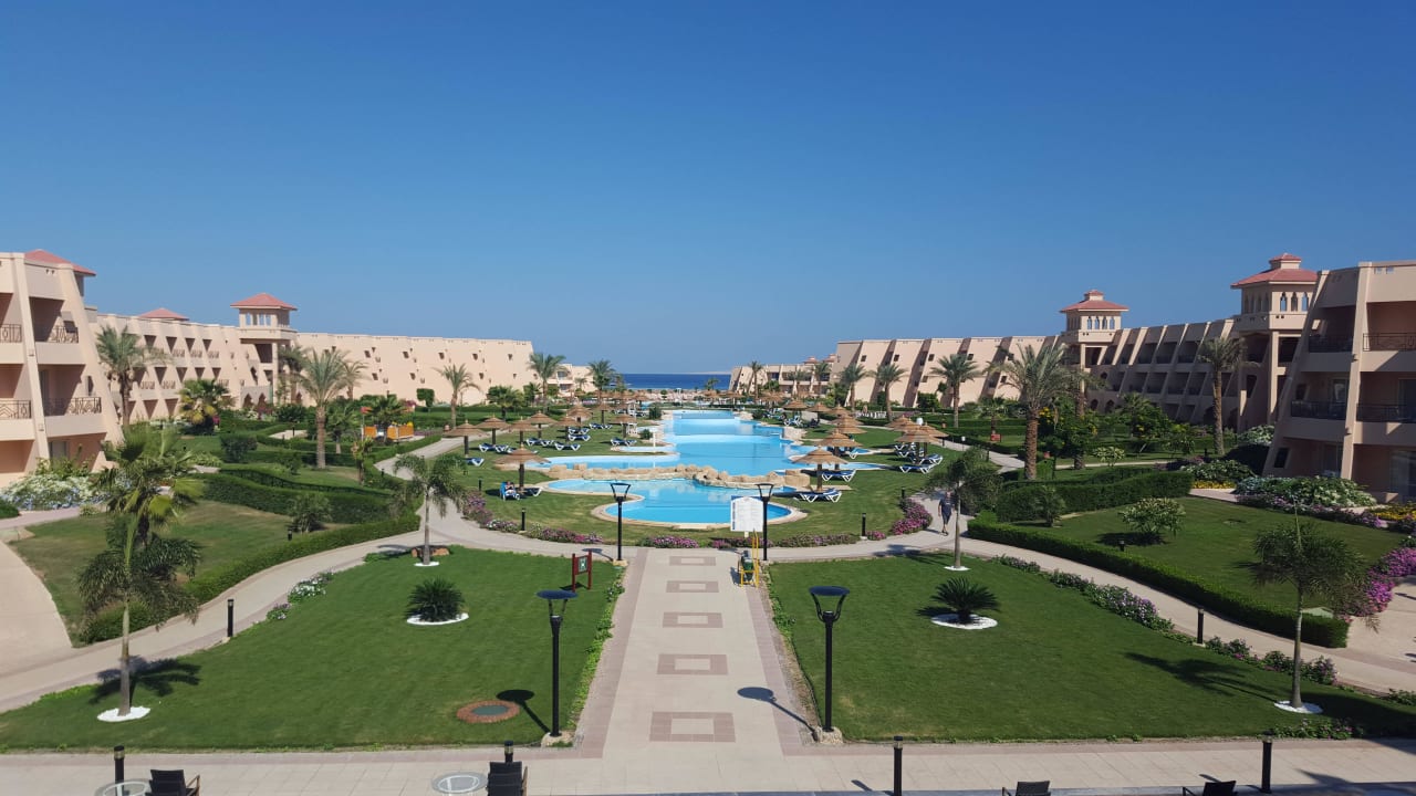 Blick aus dem Hauptgebäude Jasmine Palace Resort & Spa